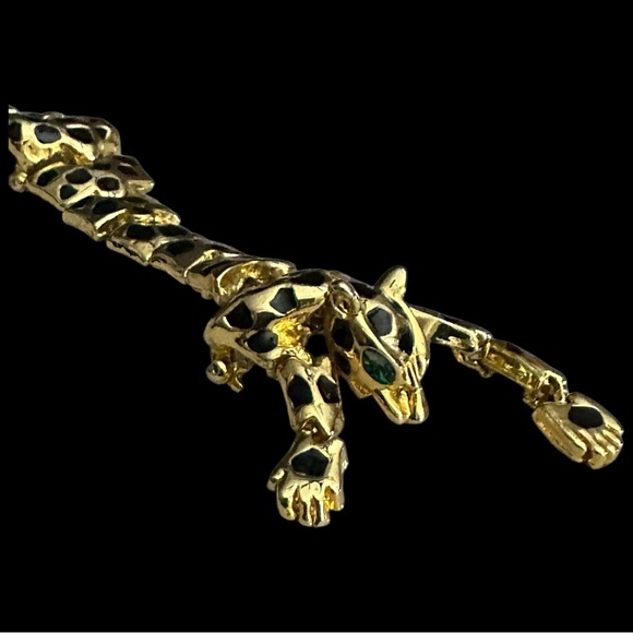 Vintage Leopard Articulated Shoulder Brooch Goldtone Black Enamel Green Eyes - Picture 11 of 15